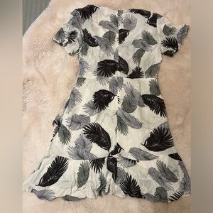 L'ATISTE Black and White Puff Sleeve Mini Sundress